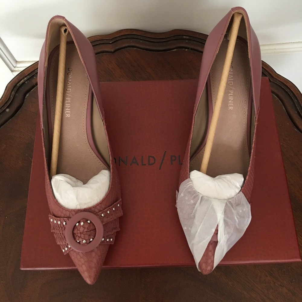 Donald/Pliner FELICITYUS Orchid Snake Print pumps